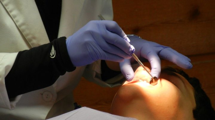 Czy każda wizyta u dentysty musi boleć?