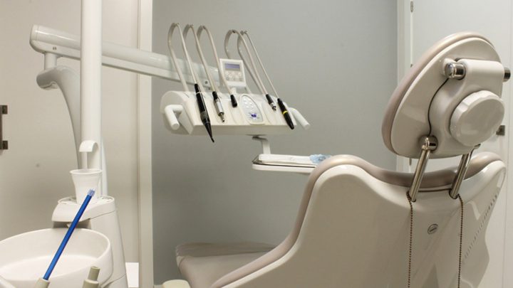Leczenie zębów w narkozie. Opcja dla tych, którzy się boją dentysty