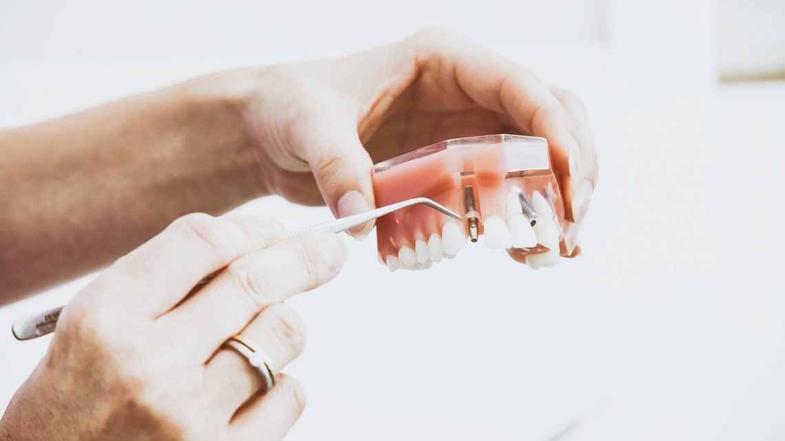 Klinika dentystyczna “Kuźmińscy” – godny polecenia stomatolog Łódź