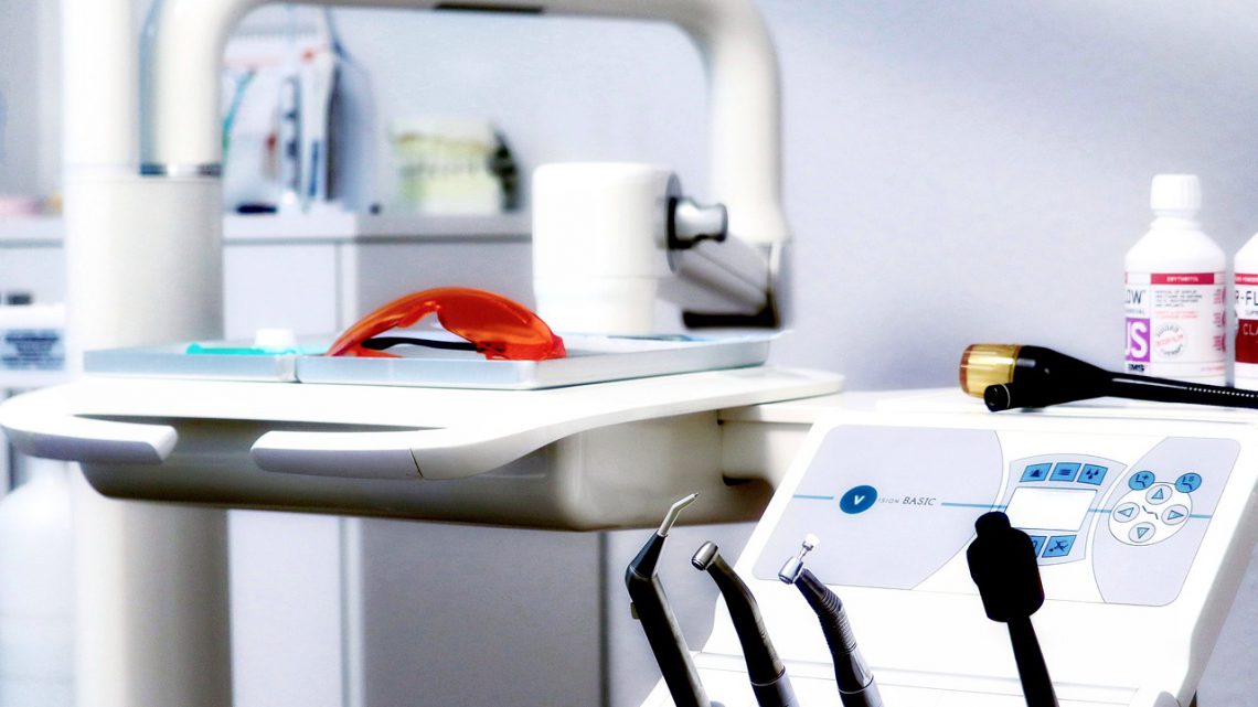 Dlaczego warto leczyć zęby w gabinecie dentystycznym w Krakowie?