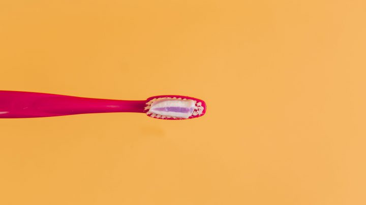 Implanty zębowe – czy różnią się od naturalnych zębów?