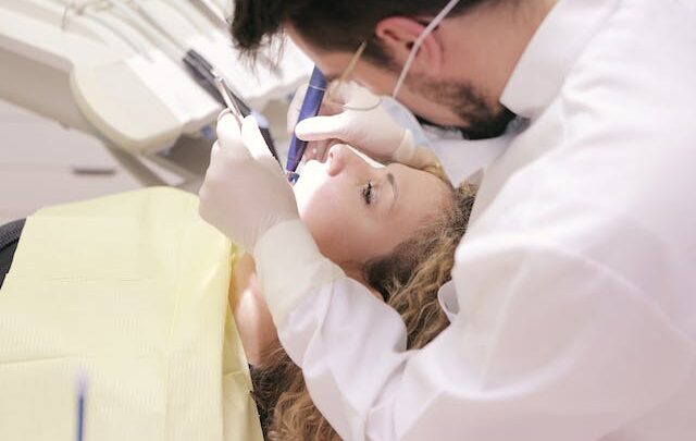 Jak wybrać najlepszą klinikę stomatologiczną: Praktyczny przewodnik dla pacjentów