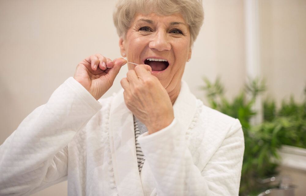Protezy zębowe u osób starszych – na co zwrócić uwagę?
