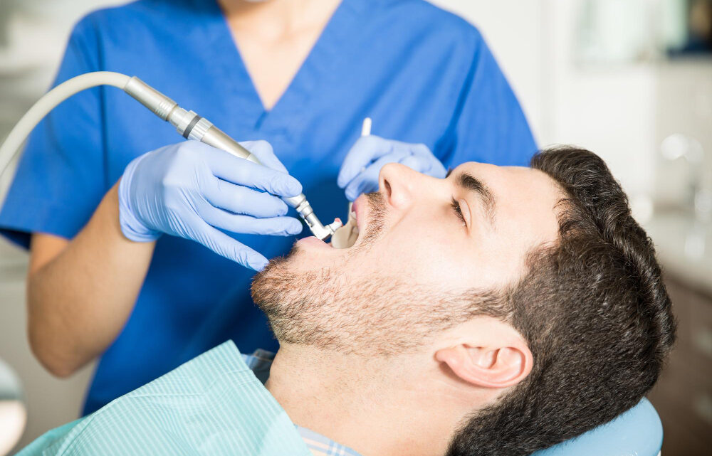 Jak często należy wykonywać kontrole periodontologiczne po leczeniu?