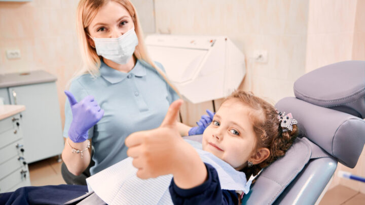 Dentysta dziecięcy – kiedy pierwsza wizyta z dzieckiem?
