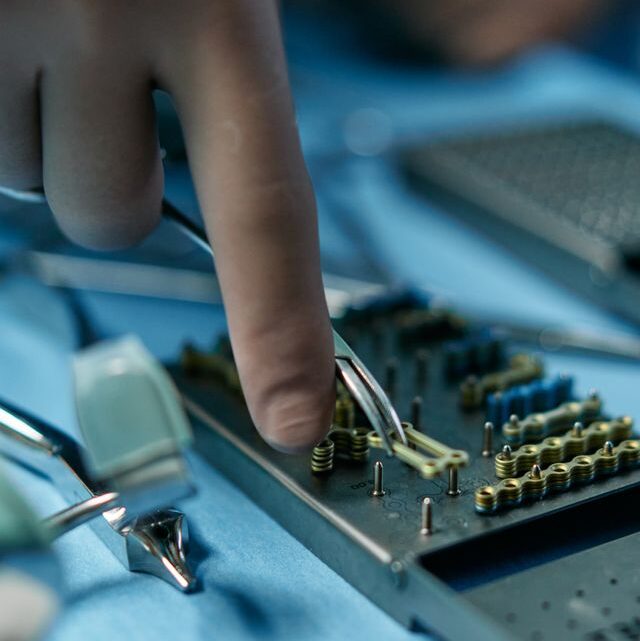 Jak długo boli dziąsło po wszczepieniu implantu?