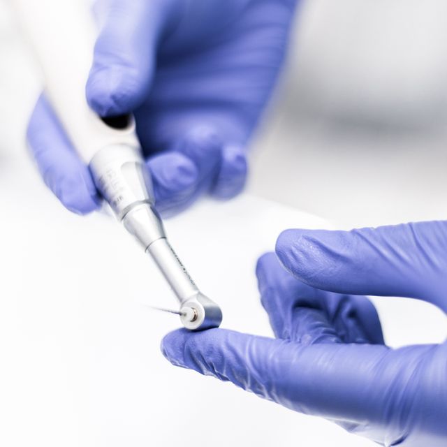 Podniesienie dna zatoki szczękowej – na czym polega zabieg?