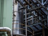 Jak działa kompozyt materiałowo-gumowy w ochronie przeciwściernej?