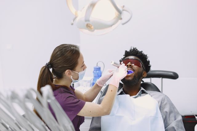 Jak często kontrolować implanty u dentysty?